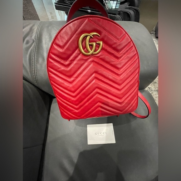 GUCCI
Red Chevron Leather Marmont Backpack Bag - Picture 2 of 10